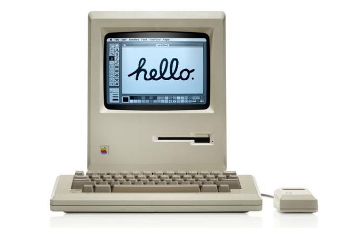 Macintosh 128K con la schermata "hello." sul display